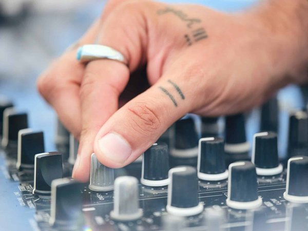 How to Adjust the Ride Height on Coilovers for a Perfect Stance in a VW Golf Mk7?